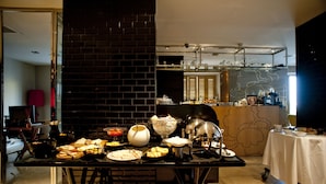 Bao gồm bữa sáng buffet hàng ngày 