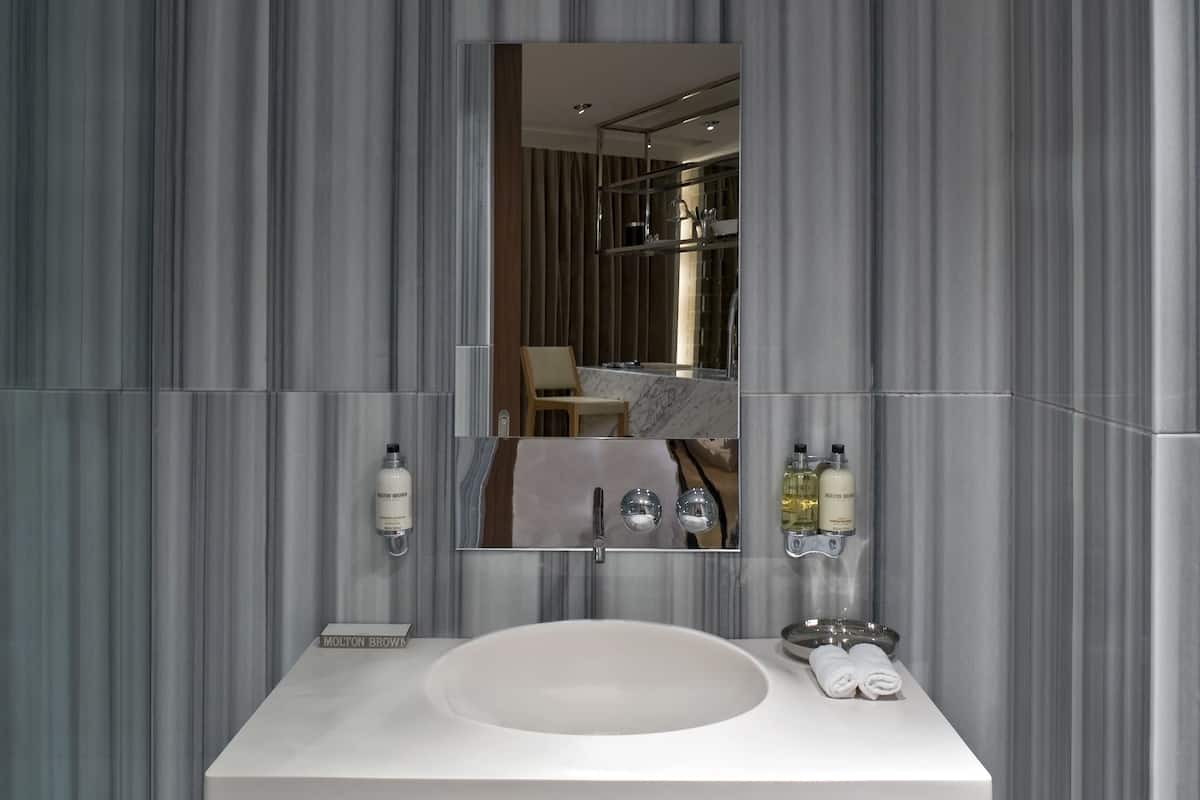 shower, rainfall showerhead, free toiletries, hair dryer