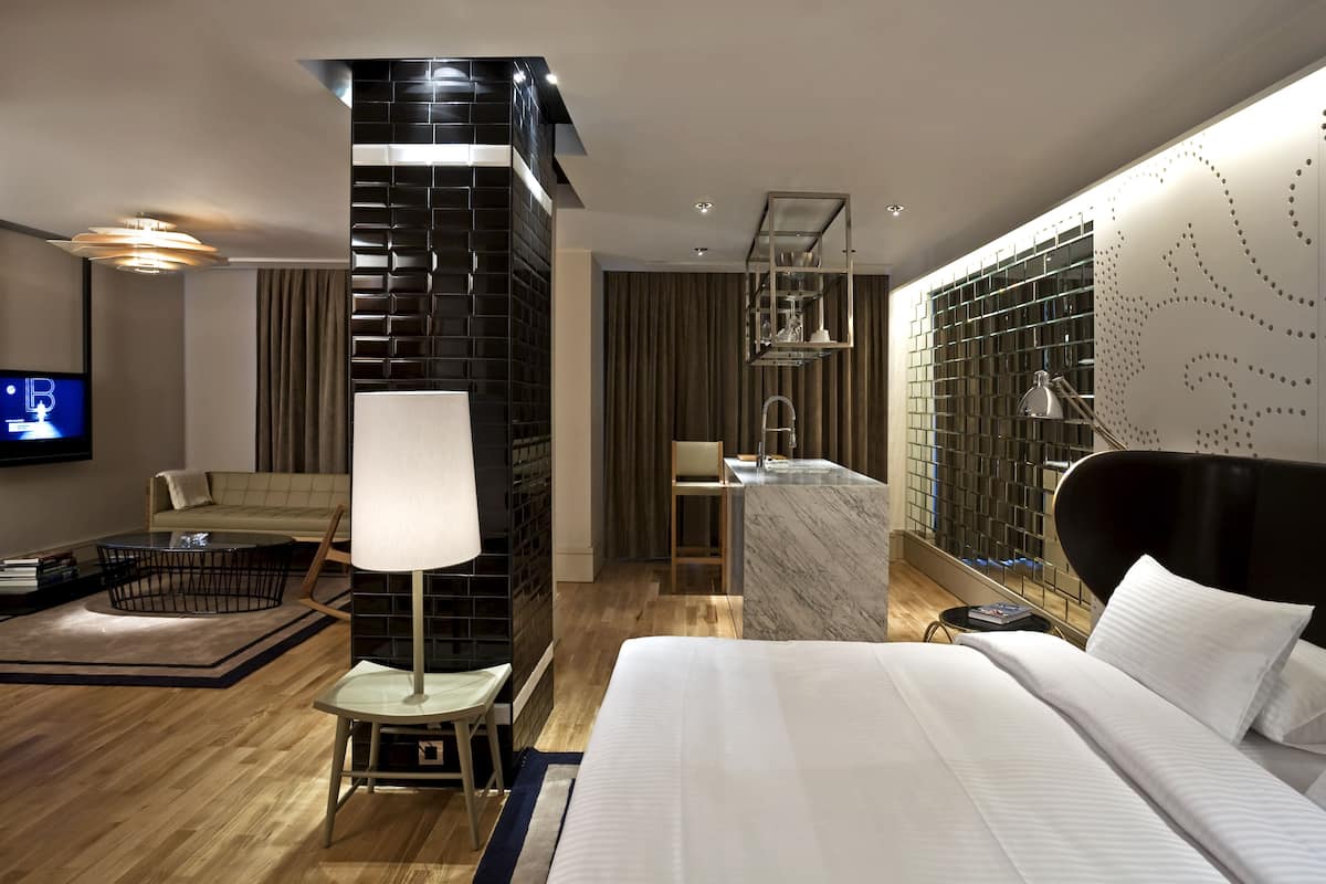 premium bedding, minibar, in-room safe, desk