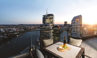 Oaks Brisbane Aurora Suites