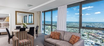 Oaks Brisbane Aurora Suites