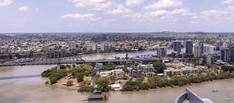 Oaks Brisbane Aurora Suites