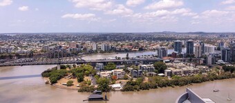 Oaks Brisbane Aurora Suites