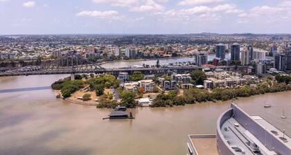 Oaks Brisbane Aurora Suites