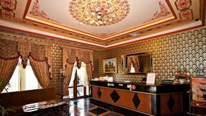 Quầy tiếp tân