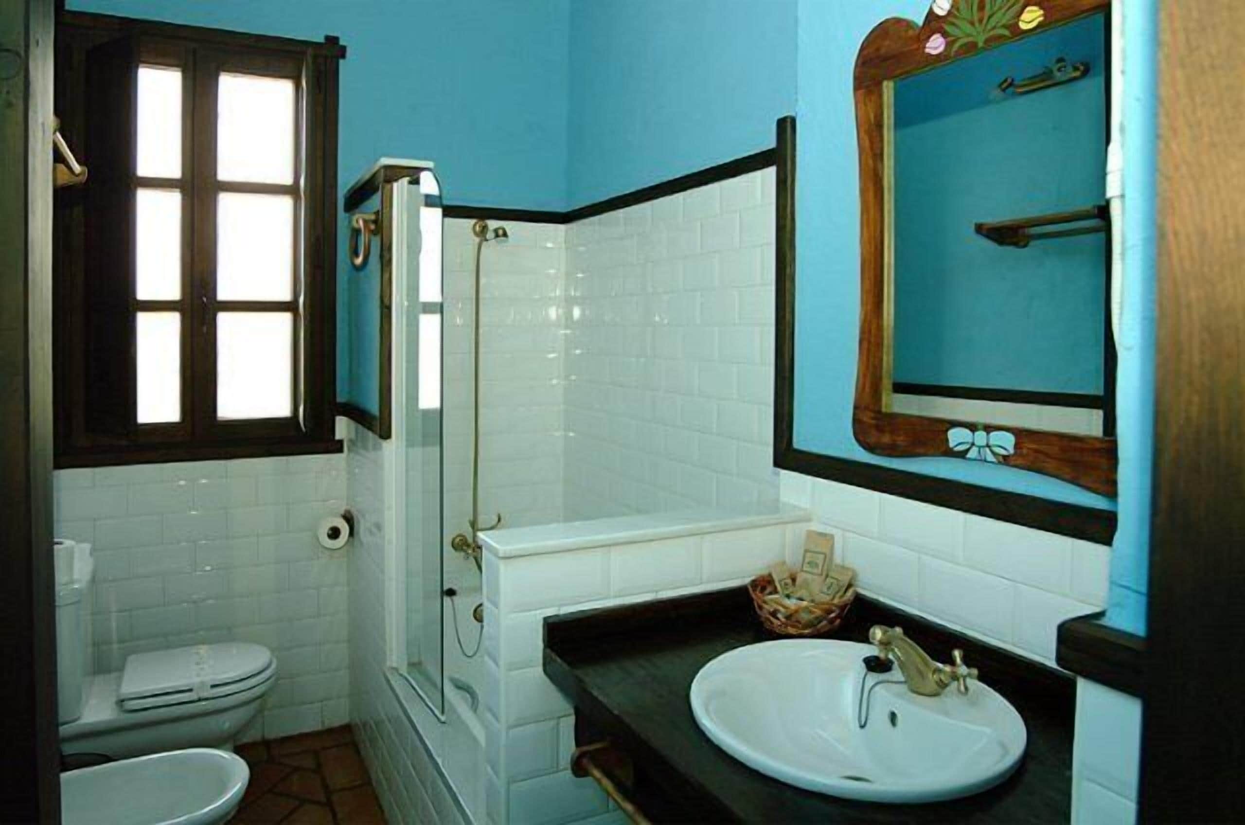 standard double or twin room | bathroom | free toiletries, hair dryer, towels