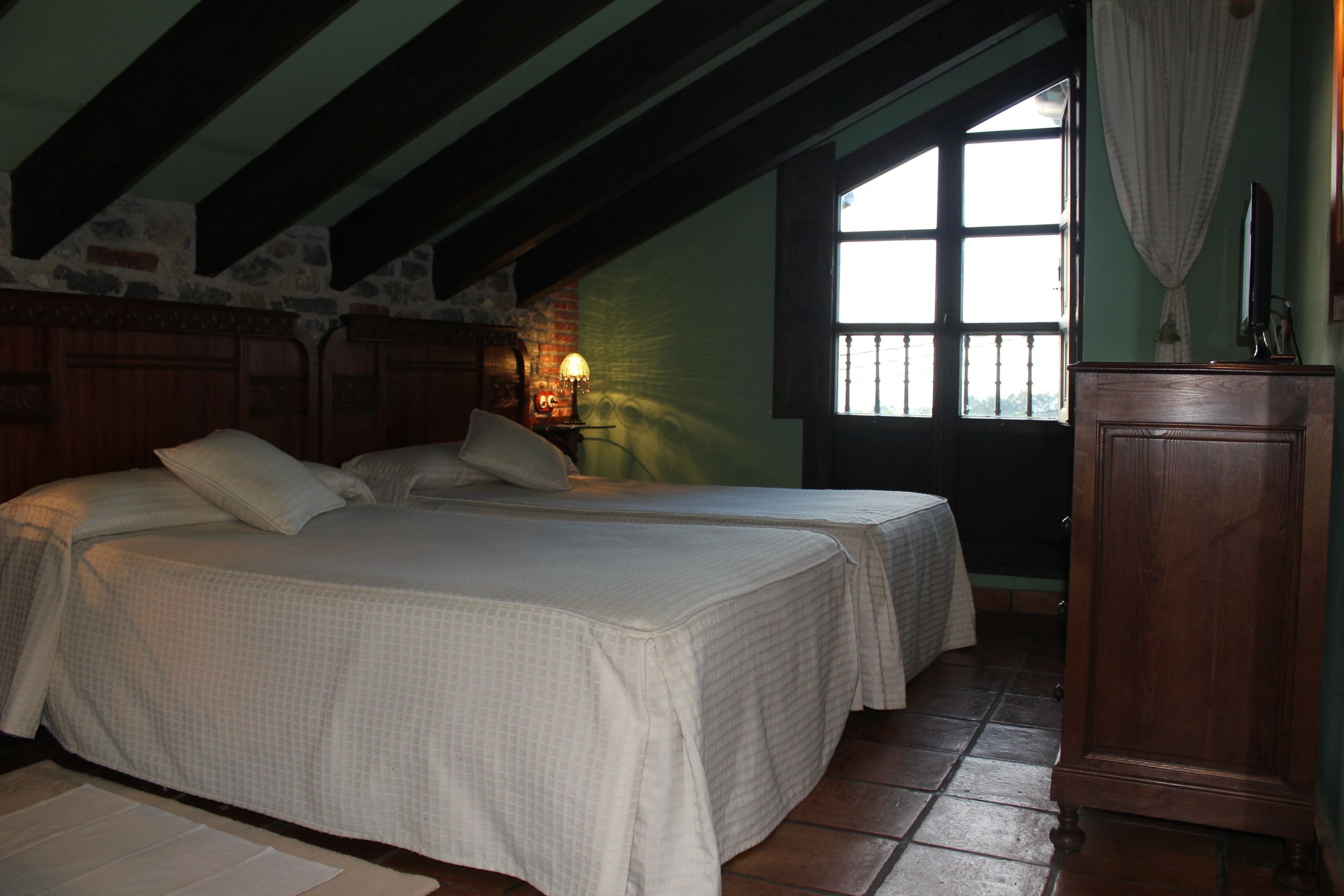 standard double or twin room | desk, laptop workspace, free wifi, bed sheets