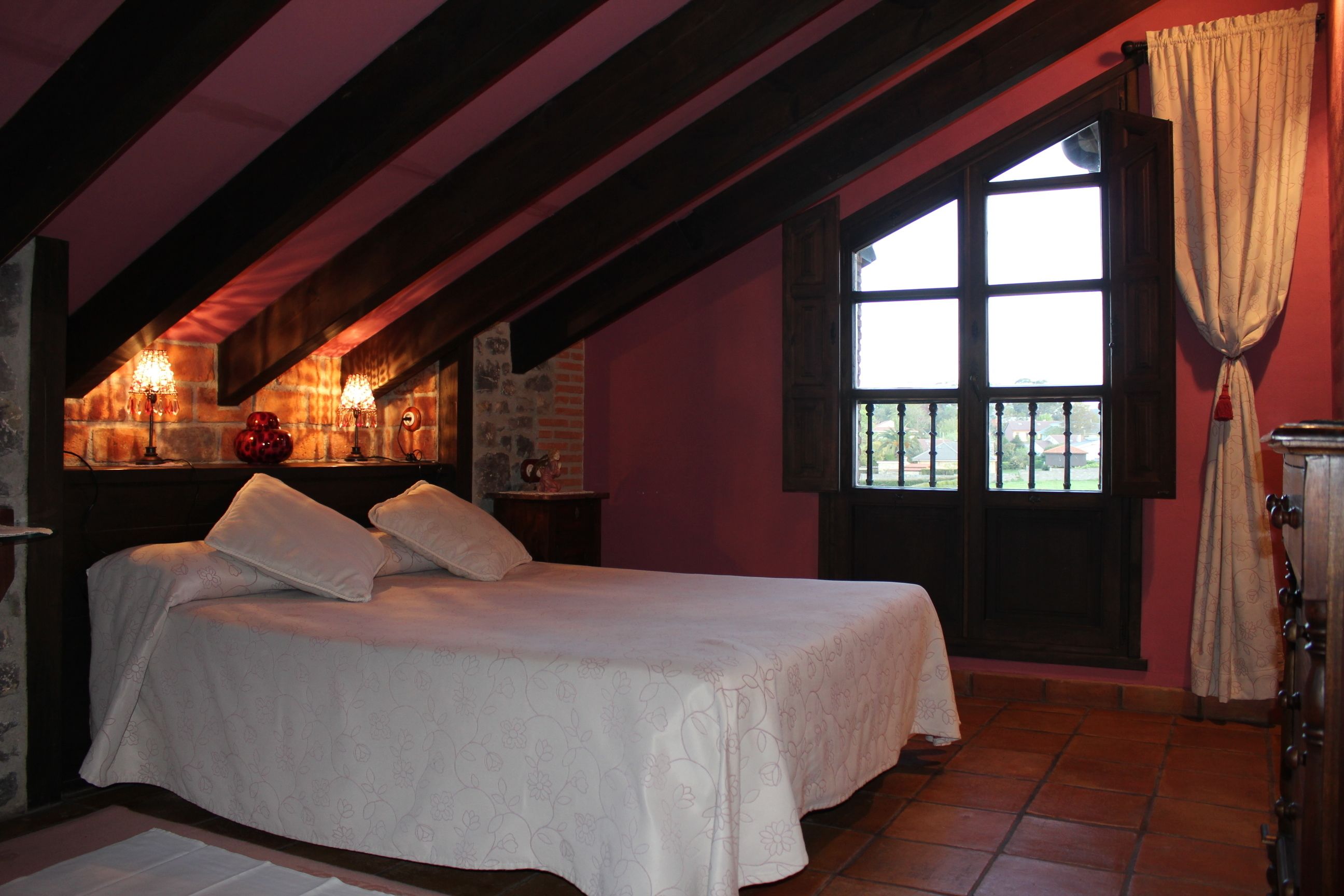 standard double or twin room | desk, laptop workspace, free wifi, bed sheets