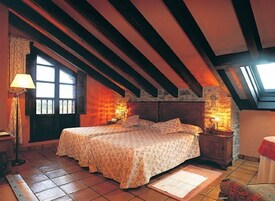 Habitación estándar con 1 cama doble o 2 individuales | Escritorio, espacio para trabajar con un portátil, wifi gratis