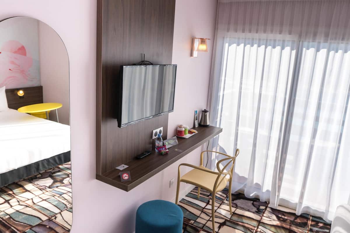 Standard Room, 1 Double Bed | 1 bedroom, premium bedding, pillowtop beds, desk