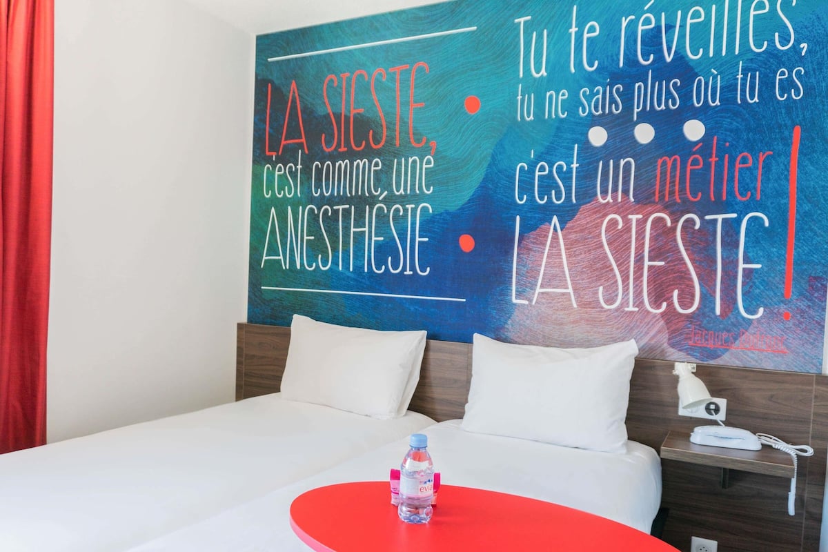Standard Room, 2 Twin Beds | 1 bedroom, premium bedding, pillowtop beds, desk