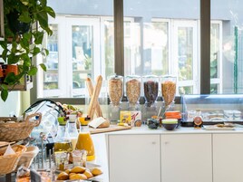 Petit déjeuner servi en supplément