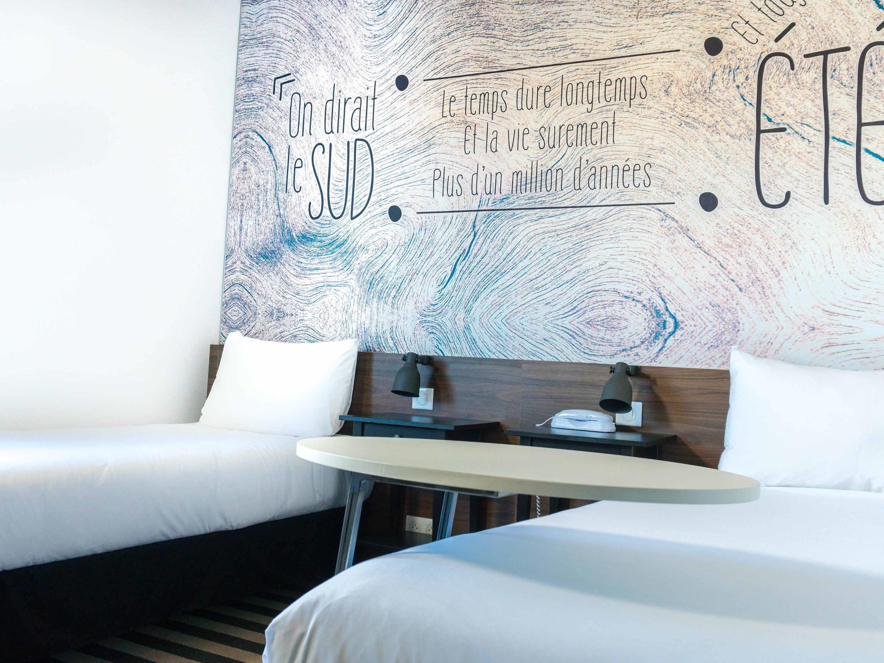 1 chambre, literie de qualité supérieure, surmatelas, bureau
