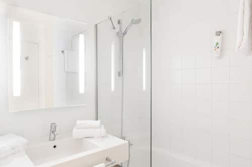 Articles de toilette écologiques, sÚche-cheveux, serviettes fournies