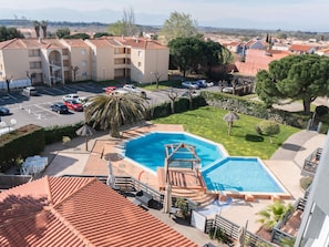 Seasonal outdoor pool, open 10 AM to 7:00 PM, pool loungers