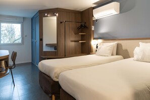 Memory foam beds, desk, blackout drapes, soundproofing - Kyriad Nancy Sud - Ludres (Ludres)