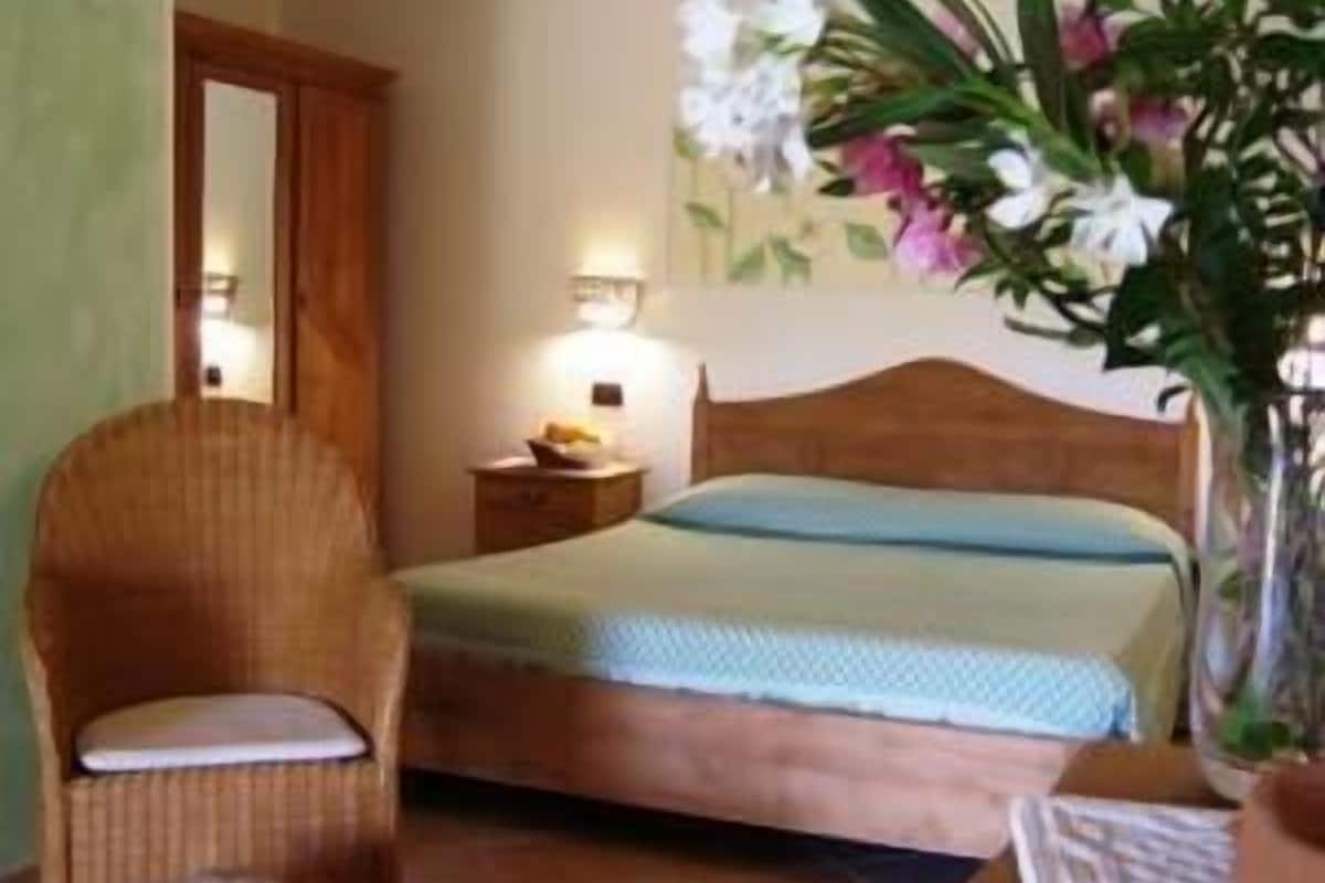 minibar, in-room safe, desk, blackout curtains