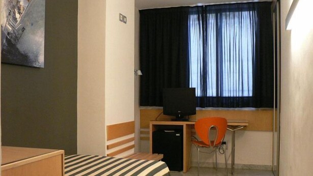 Minibar, in-room safe, desk, iron/ironing board (on request) - Nautico (Santa Cruz de Tenerife)
