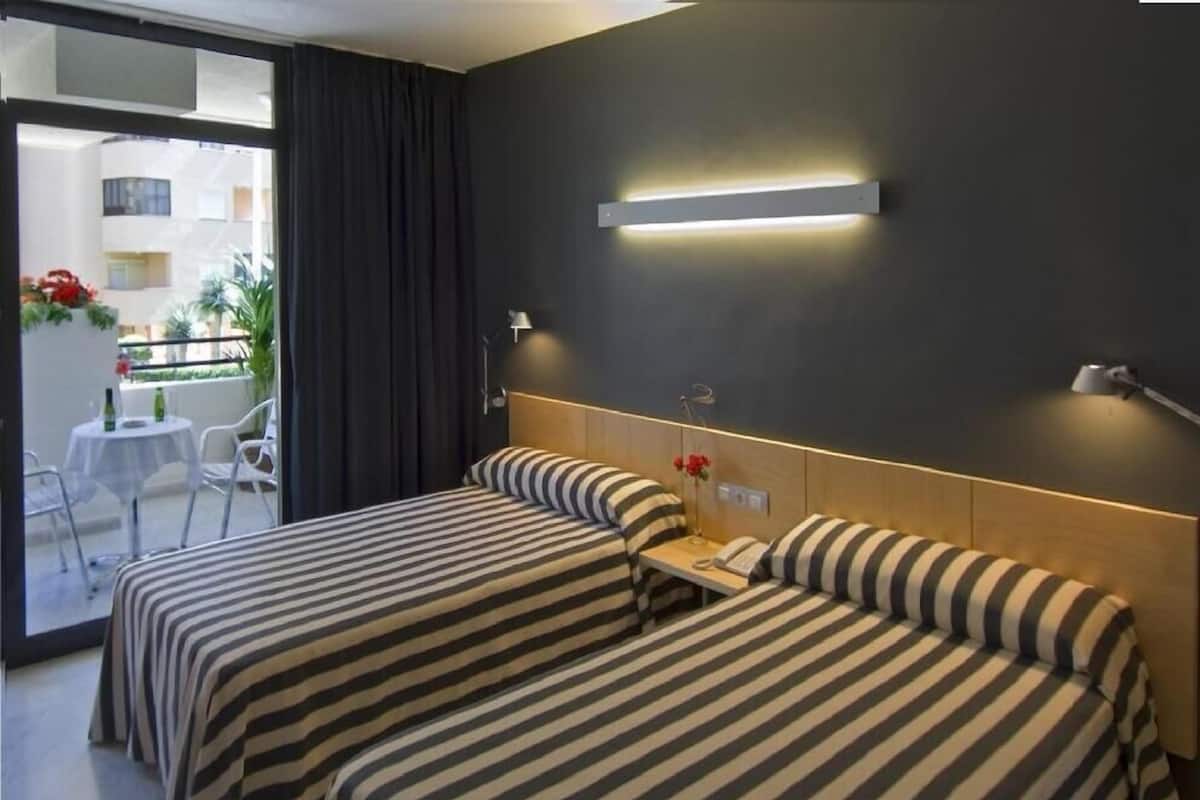 Minibar, in-room safe, desk, iron/ironing board (on request)