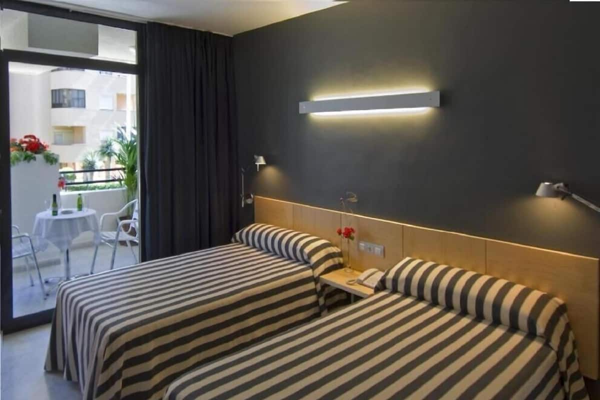 Minibar, in-room safe, desk, iron/ironing board (on request)