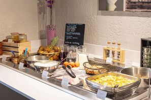 Daily buffet breakfast (EUR 12.5 per person)