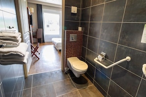 Standard Room, 1 Double Bed | Bathroom