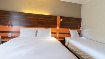 Habitación superior, varias camas | Escritorio, cortinas blackout, insonorización y wifi gratis