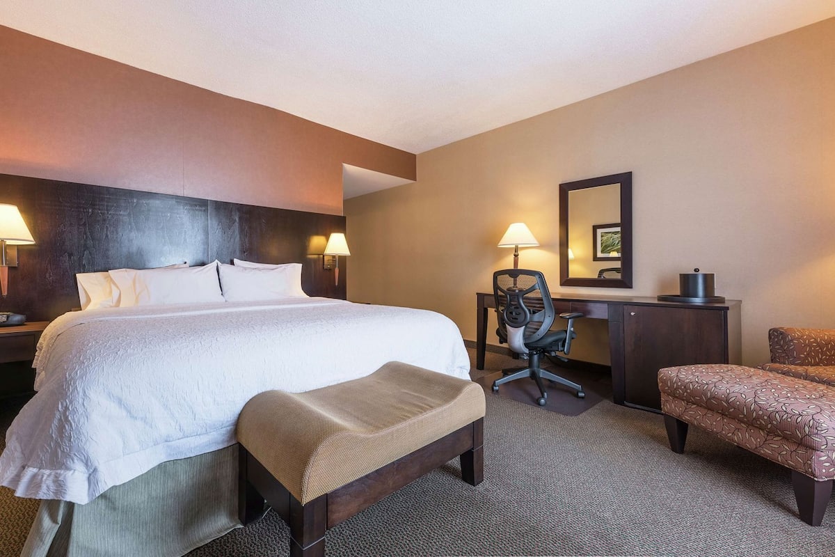 Iron/ironing board, free WiFi, bed sheets, alarm clocks