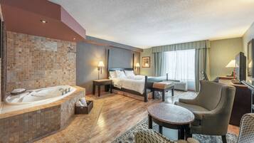 One king with whirlpool non smoking | Bathroom | Combined shower/tub, hydromassage showerhead, free toiletries
