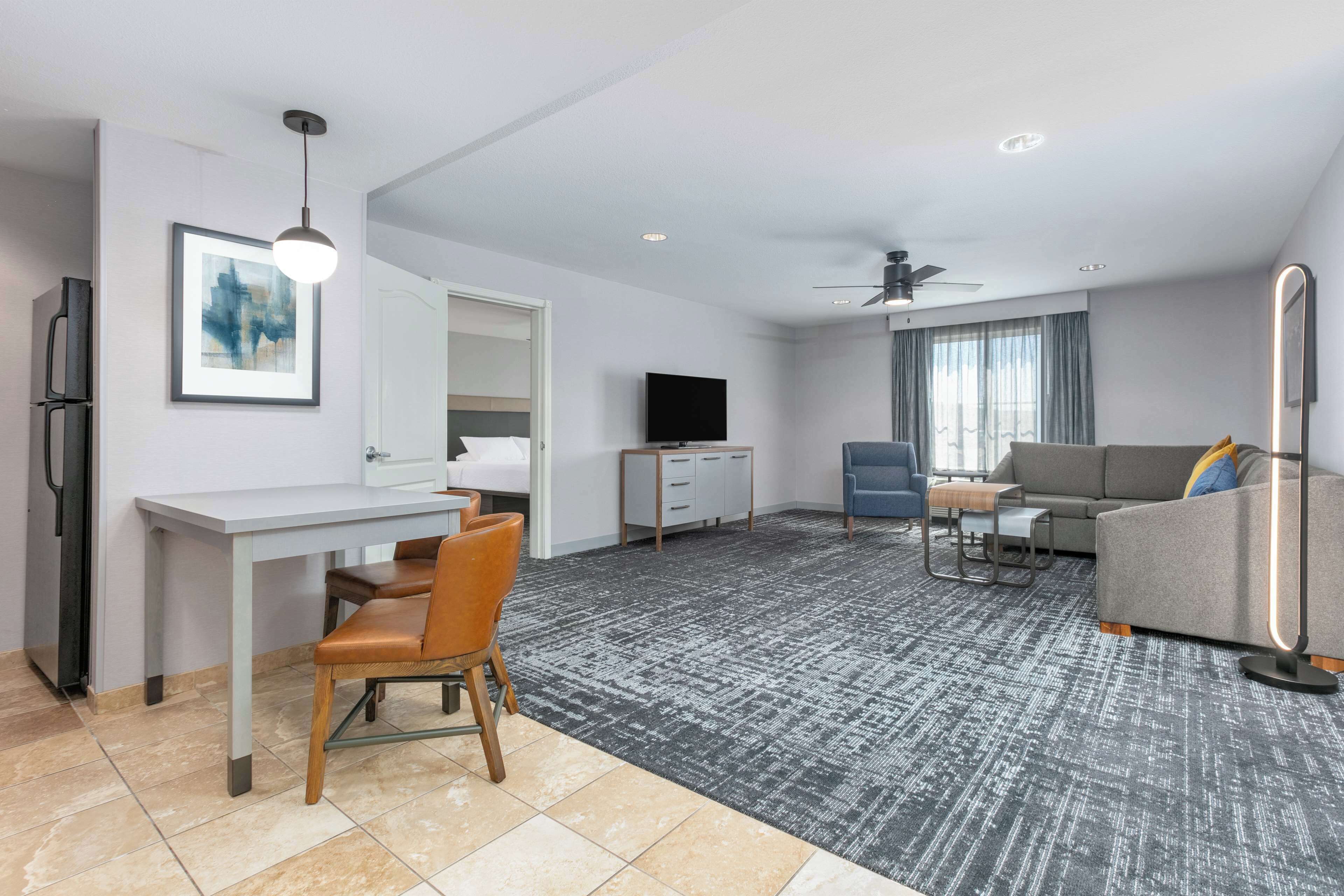 2 bdrm ste 2 qns nosmkg | living area | 42-inch tv with cable channels