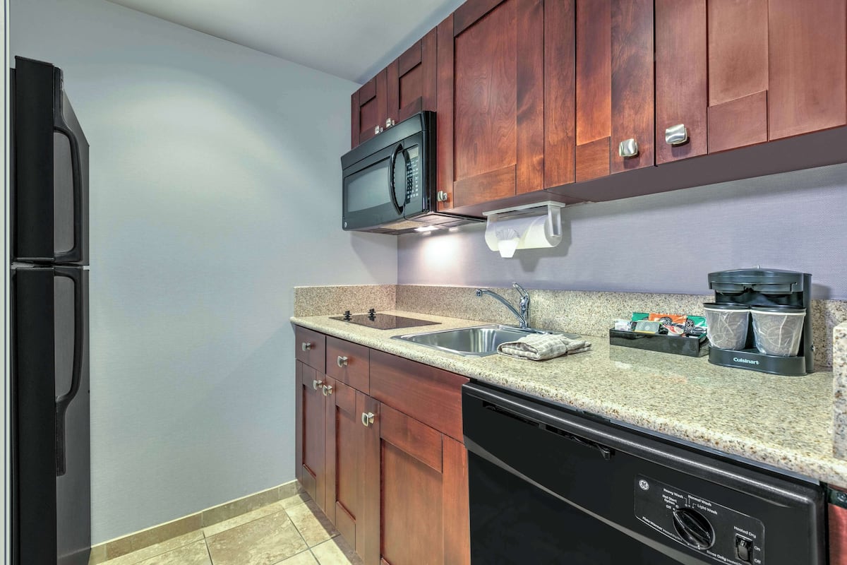 studio ste 1 king bed nosmkg | private kitchen | full-sized fridge, microwave, stovetop, dishwasher