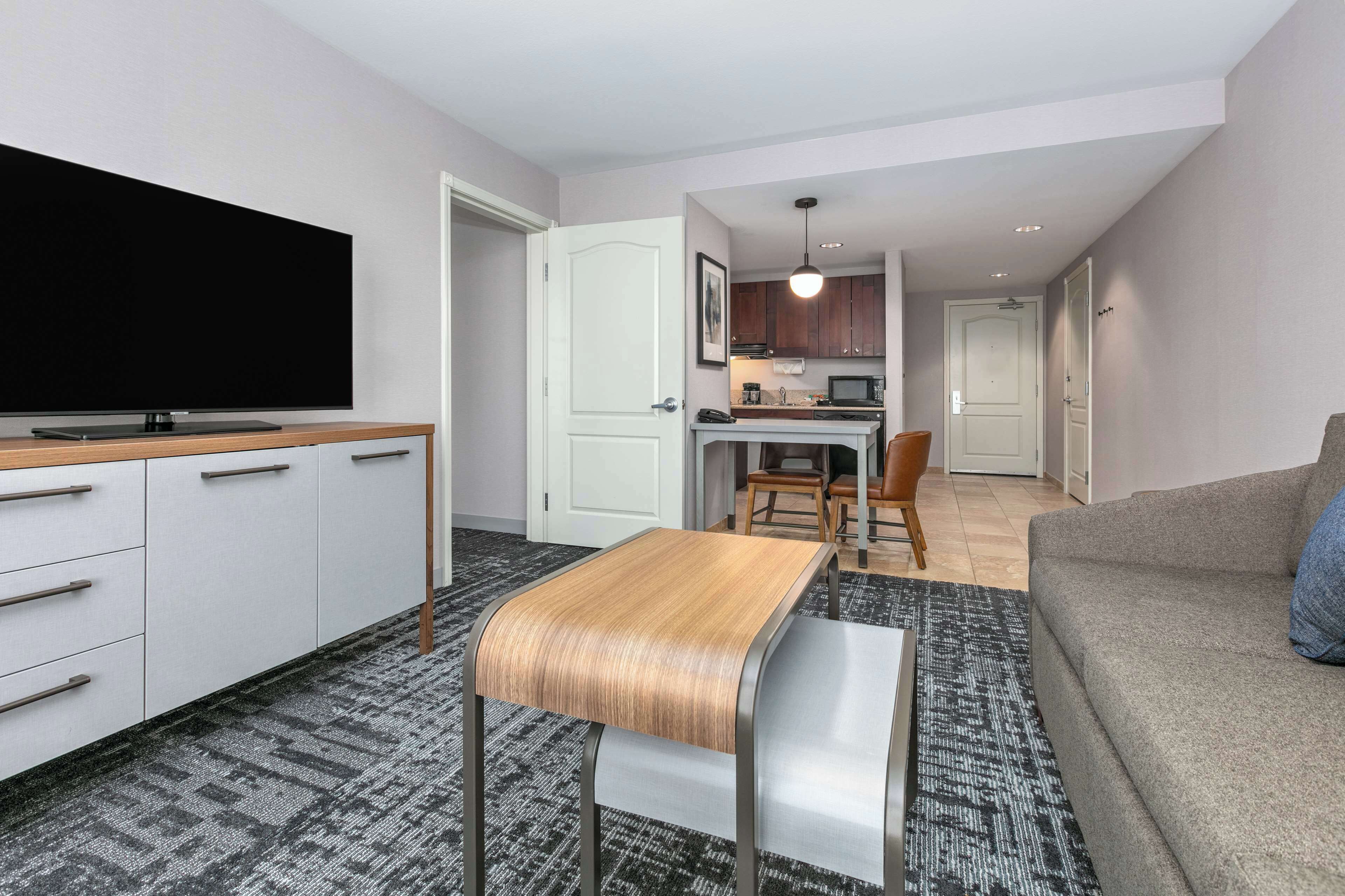 suite, accessible, non smoking | living area | 42-inch tv with cable channels