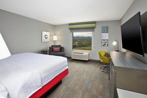 غرفة - سرير ملكي مع أريكة سرير - لغير المدخنين - منظر للجبل | خزنة داخل الغرفة ومكتب ومكواة/لوح كي وأسرّة أطفال/رضّع (مجانًا)