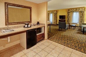In-room safe, iron/ironing board, free WiFi, bed sheets - Hampton Inn Roanoke Rapids, NC (Roanoke Rapids)