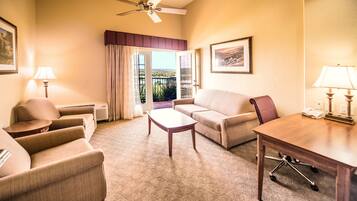 Executive Suite, 1 King Bed, Accessible, Non Smoking (Lake View, Patio, Tub with Grab Bars)