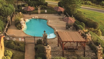 Outdoor pool, open 8:00 AM to 10:00 PM, pool loungers