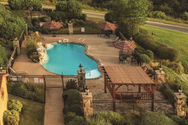 Outdoor pool, open 8:00 AM to 10:00 PM, pool loungers