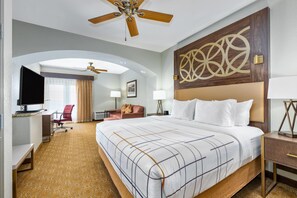 In-room safe, desk, blackout curtains, iron/ironing board - La Quinta Inn & Suites by Wyndham Marble Falls (Marble Falls)