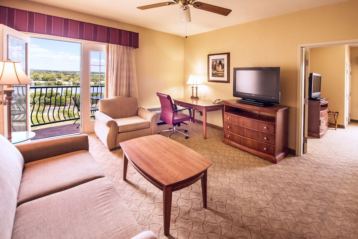 Living area | 50-inch flat-screen TV with cable channels, TV