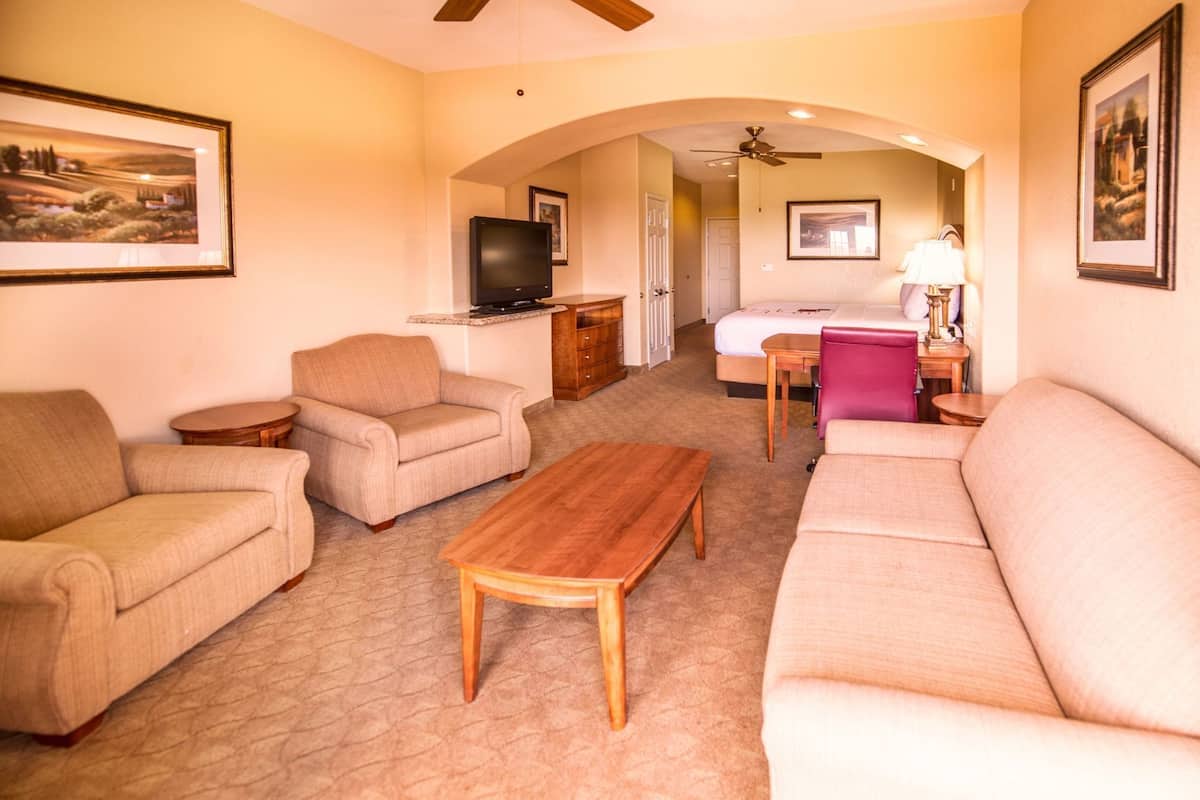 Living area | 50-inch flat-screen TV with cable channels, TV