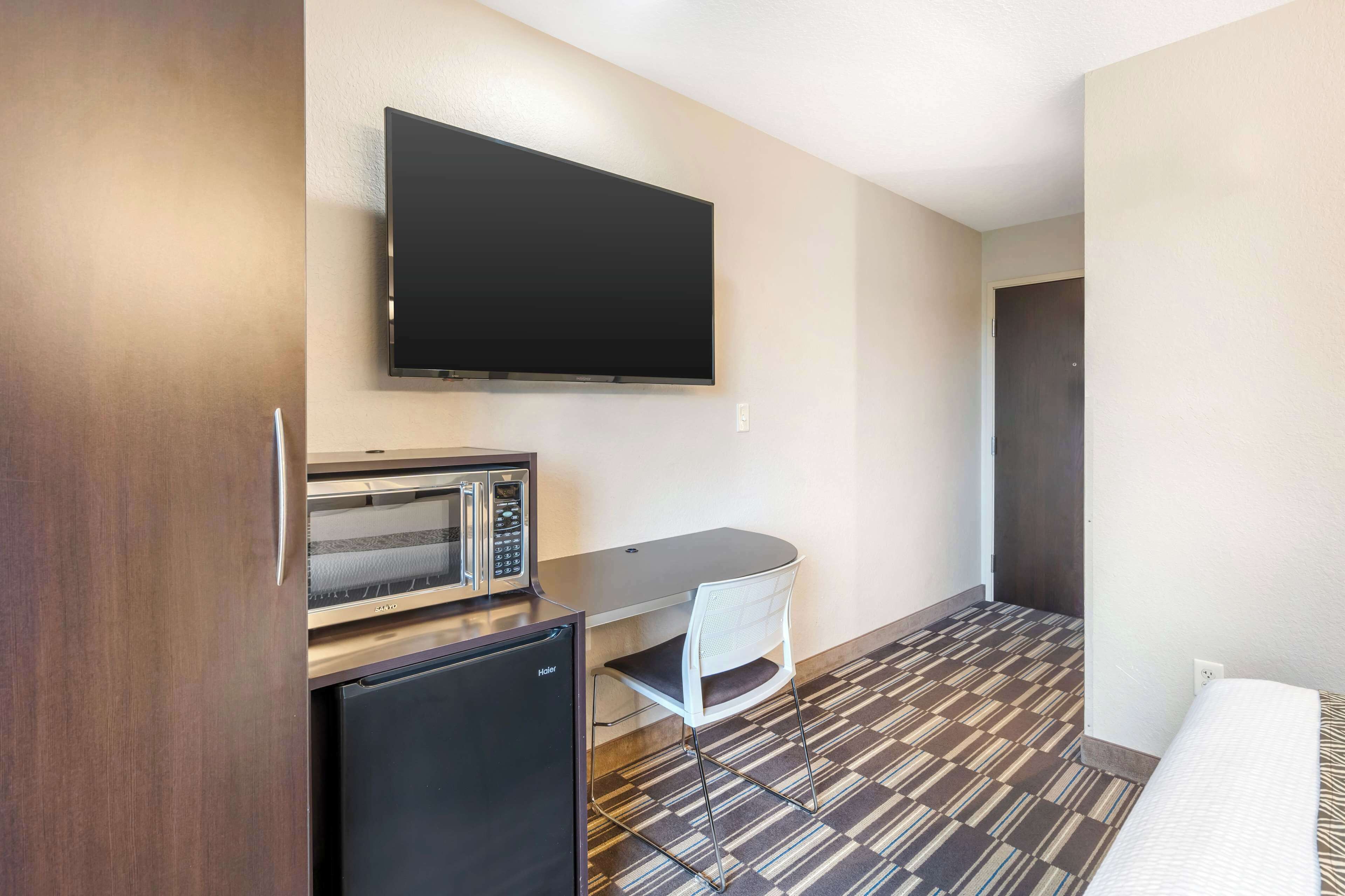 in-room safe, desk, iron/ironing board, free wifi