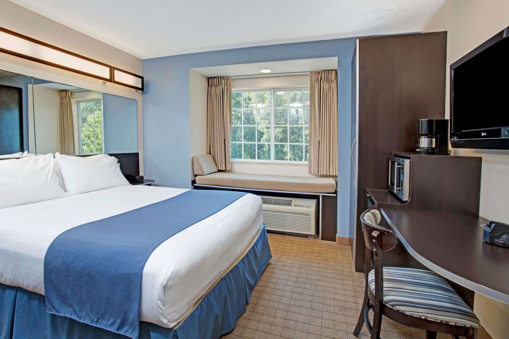In-room safe, desk, iron/ironing board, free WiFi