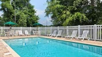 Outdoor pool, open 10 AM to 10 PM, pool loungers
