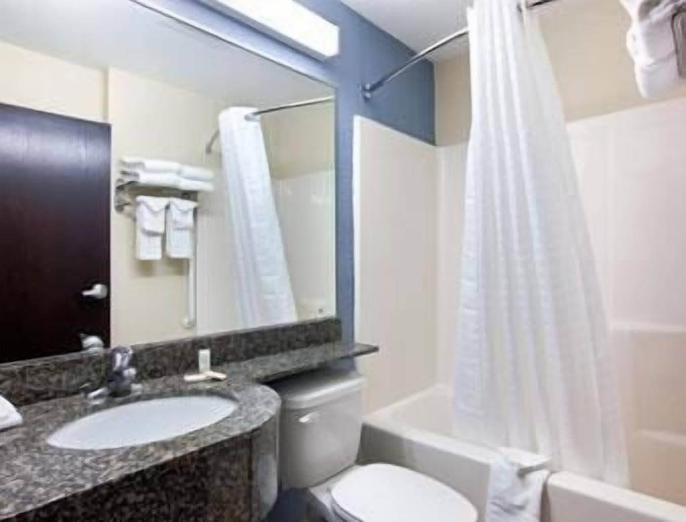 studio suite, 1 queen bed, non smoking | bathroom | hair dryer, towels