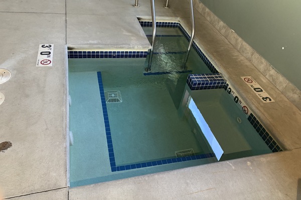Indoor spa tub