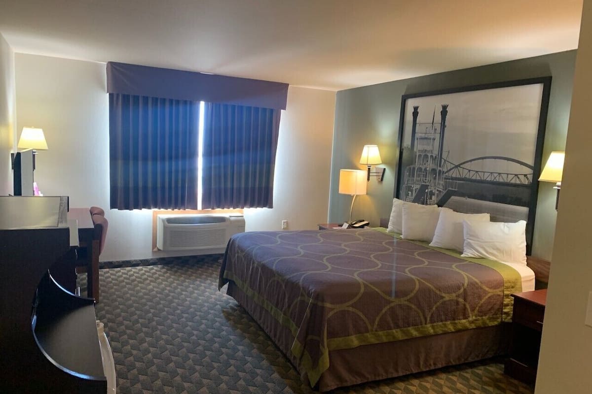 Desk, blackout drapes, rollaway beds, free WiFi