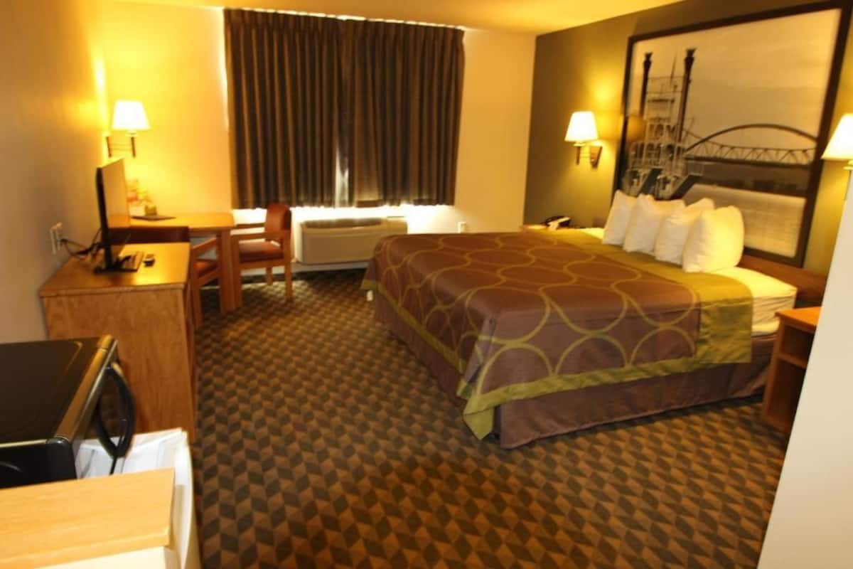 Accessible King Room, Non Smoking | Desk, blackout drapes, rollaway beds, free WiFi