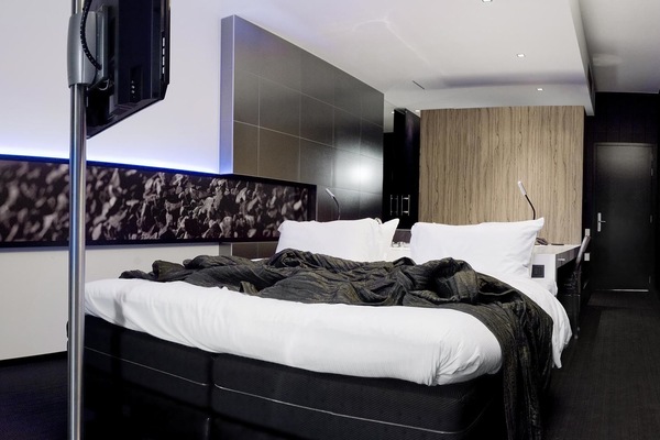 Minibar, in-room safe, desk, laptop workspace