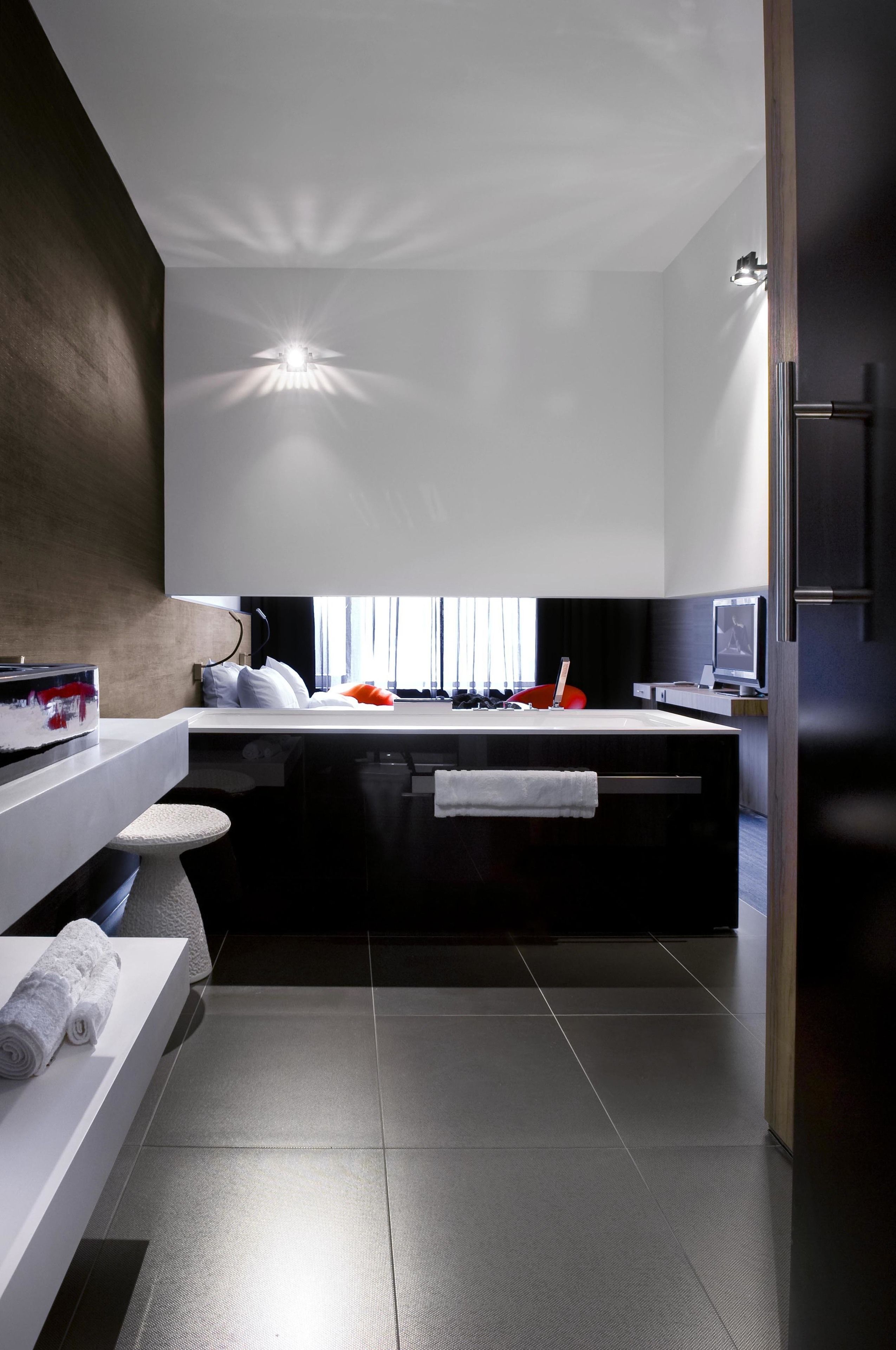 Deluxe Double Room (with Spa Access) | Minibar, in-room safe, desk, laptop workspace