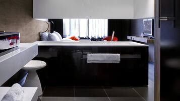 Deluxe-Doppelzimmer (with Spa Access) | Minibar, Zimmersafe, Schreibtisch, laptopgeeigneter Arbeitsplatz